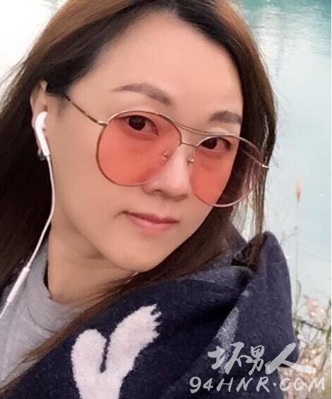 王自健：曾经的脱口秀老大，被老婆家暴而退出舞台，如今怎样了？