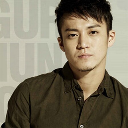 日本男神小栗旬疑曝不雅照 结婚10年有三个孩子