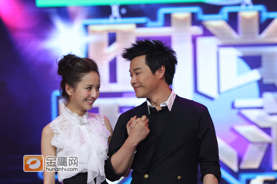 佟丽娅快乐大本营上告白 陈的反应连何炅都看不下去