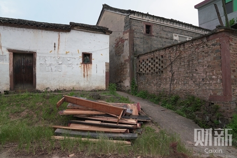 全国各地的抢人才，江西抢棺材