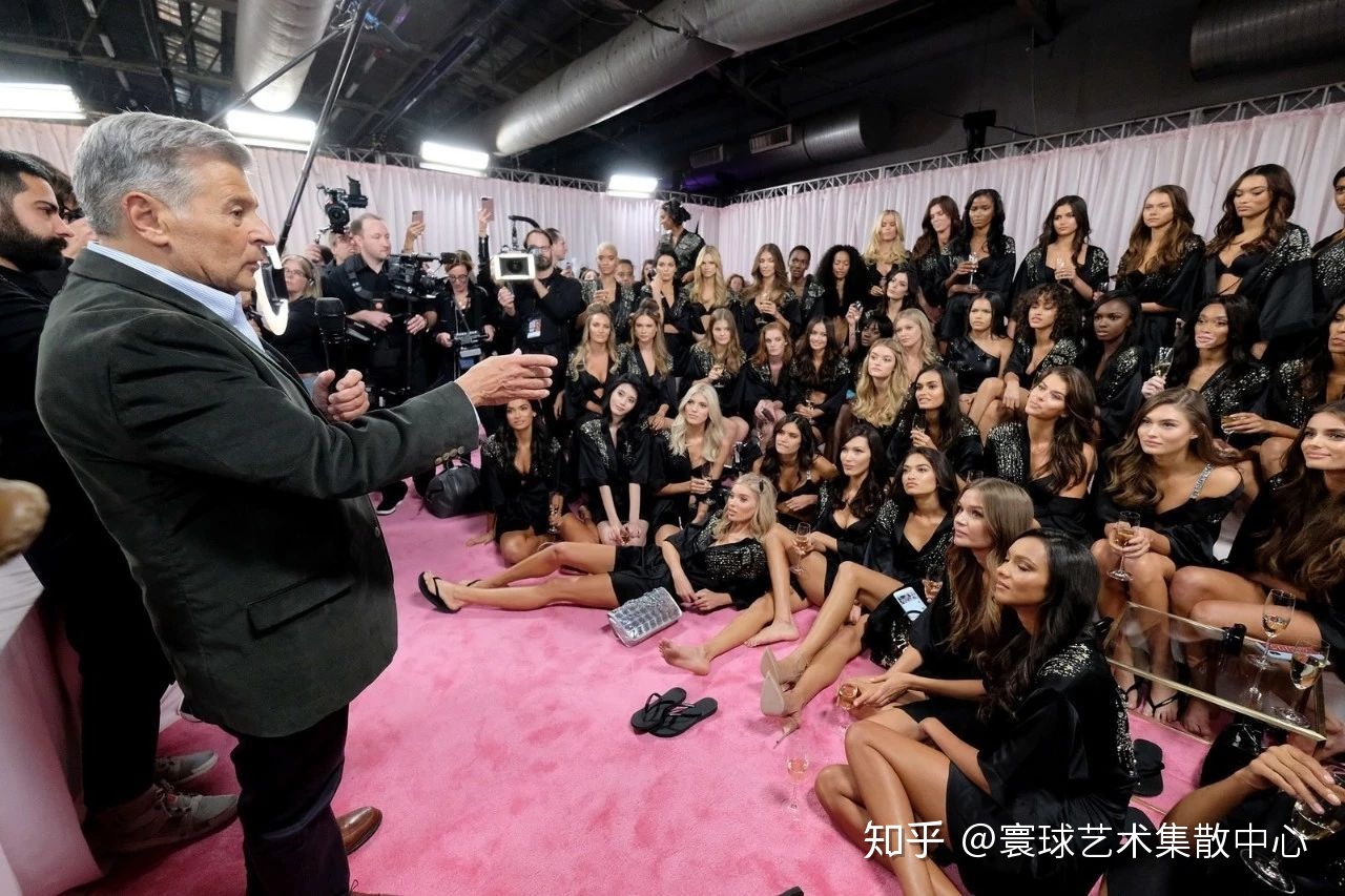 维塔斯否认被拘留 网友:当年的海豚音王子变成河豚王子了 