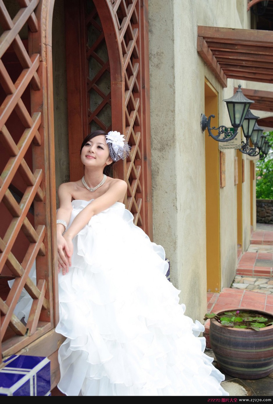 吴佩慈携新欢&ldquo;度蜜月&rdquo; 狂买蕾丝内衣丁字裤