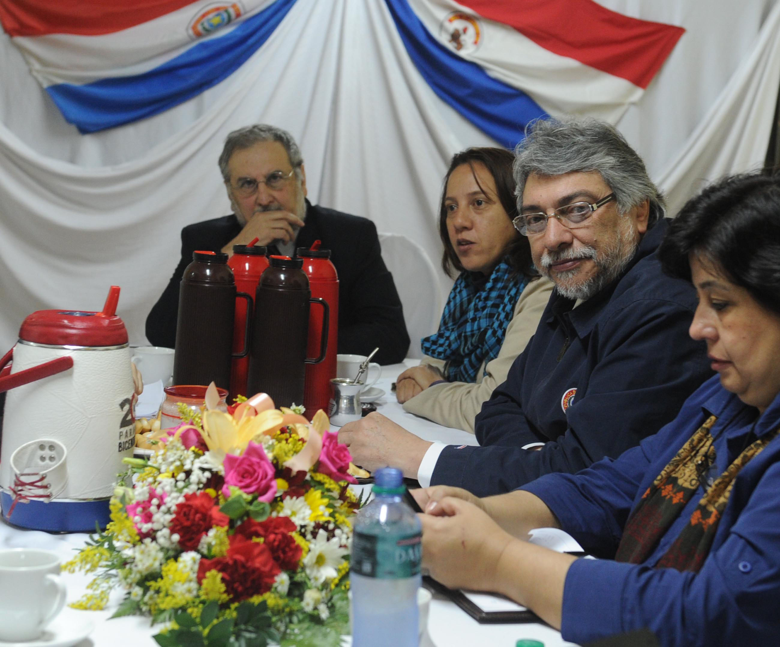 罗嘉良廖碧儿车厢吻不停 拍亲热戏无备案