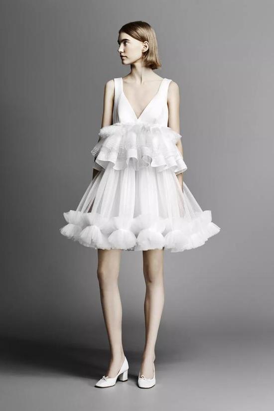 女孩巧手做迷你婚纱，最小仅57厘米